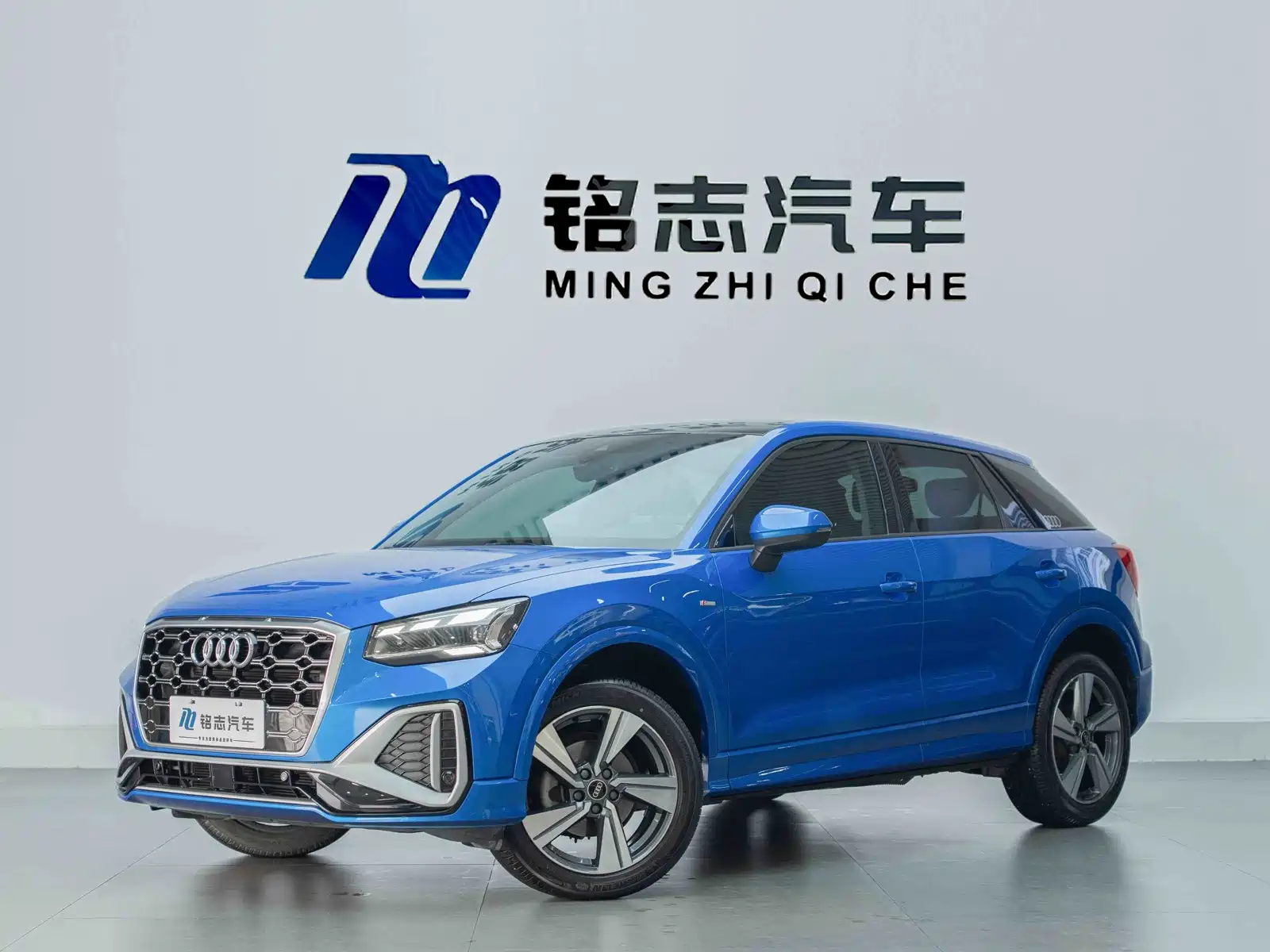 Photo 2 - Audi Q2L