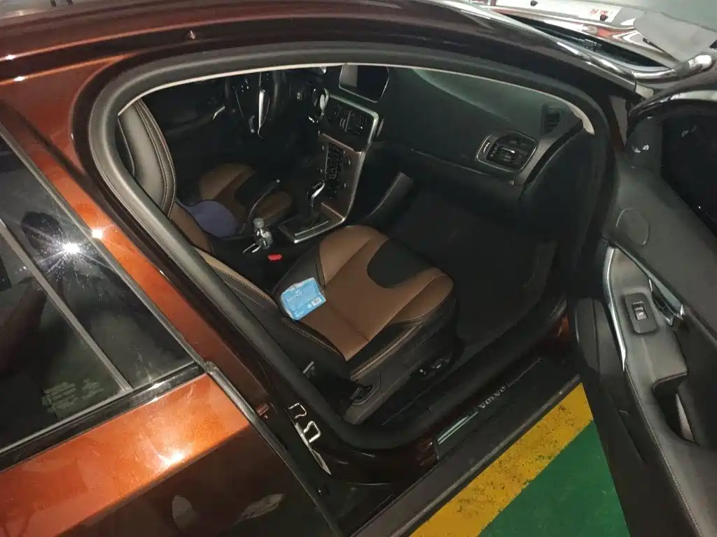 Volvo V40 2018 2017 Cross Country T5 AWD Inscription