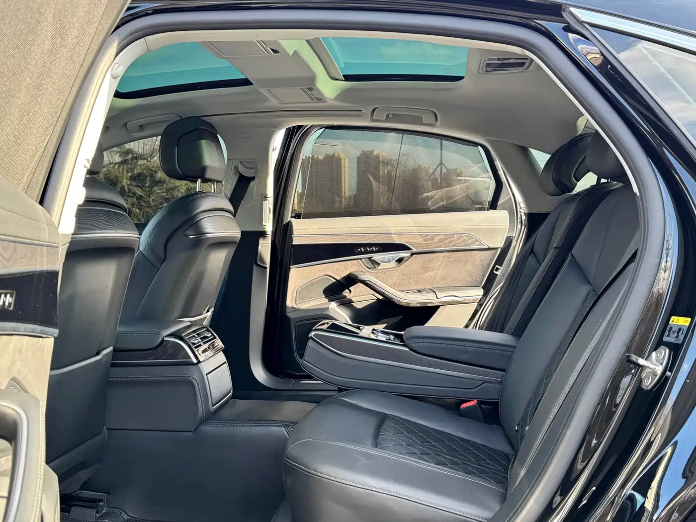 Audi A8 2023 A8L 50 TFSI quattro Exclusive фото 10