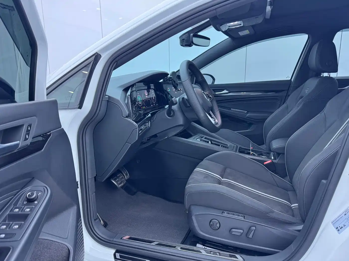 Volkswagen Golf 2023 Model 280TSI DSG R-Line фото 7