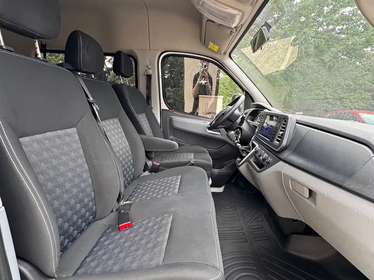 SAIC Maxus Xintu V80 2023 2.0T Manual Classic Aoyun Long Wheelbase Medium Roof 6/7/8/9 Seats фото 9