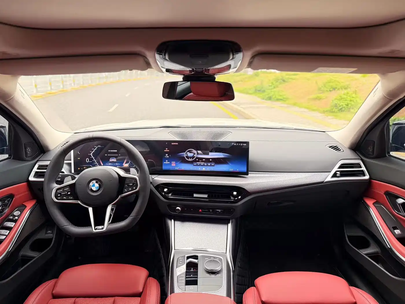 BMW 3 Series 2025 330Li M Sport Night Edition фото 15