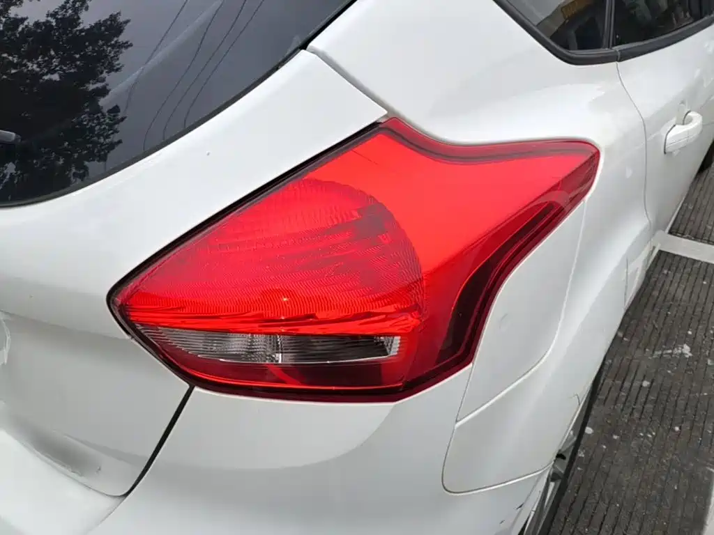Фото 8 - Ford Focus