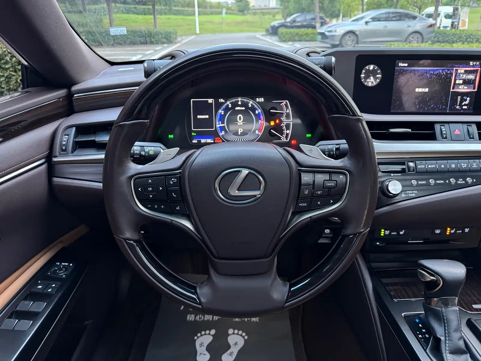 Photo 14 - Lexus ES