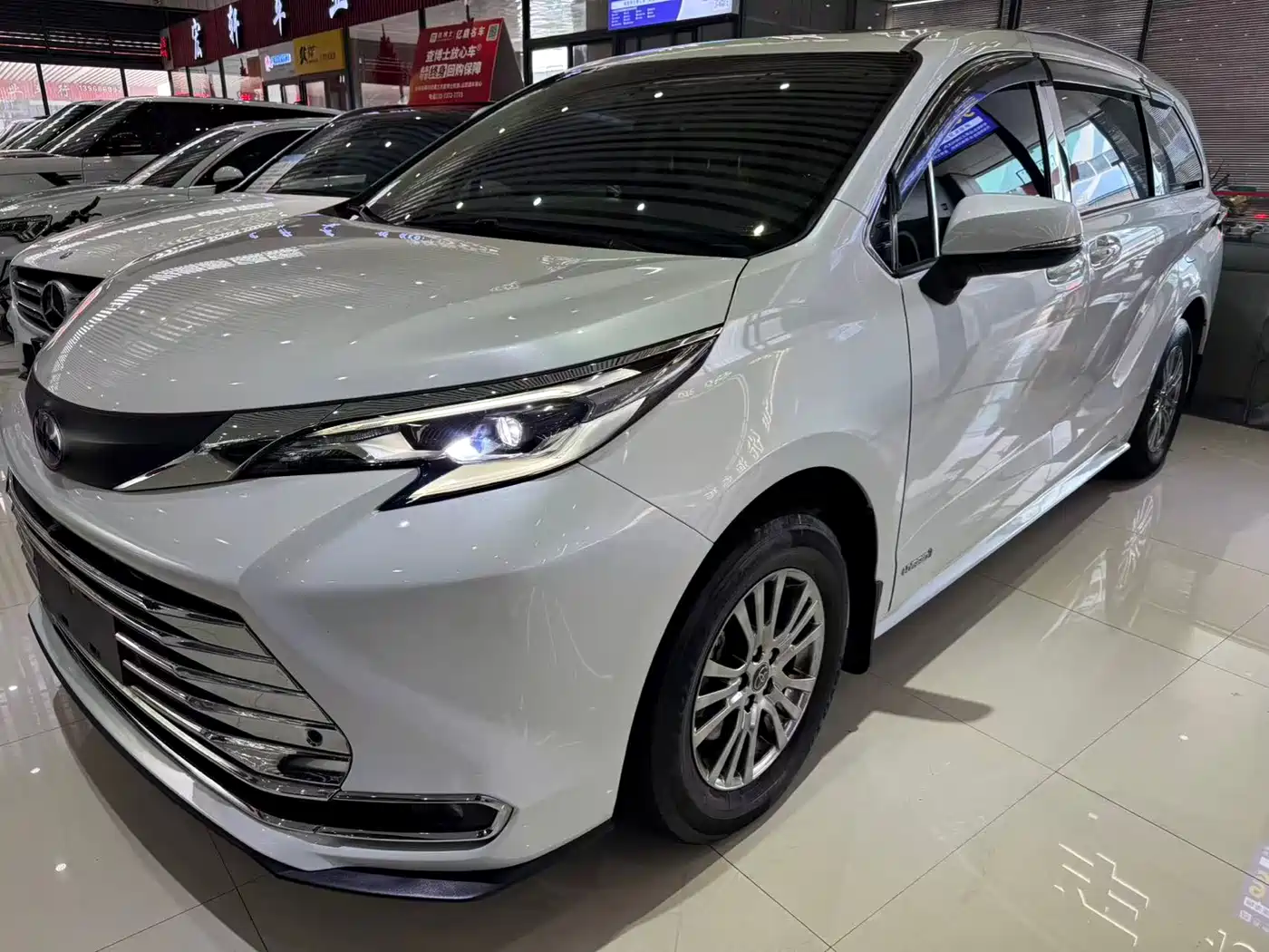 Toyota Sienna 2023 2.5L Hybrid Comfort Edition