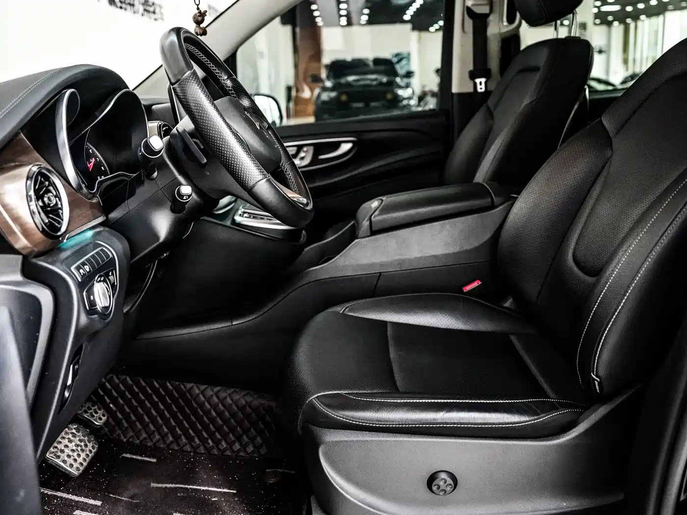 Mercedes-Benz V-Class 2020 Model V 260 L Long Wheelbase Luxury фото 8