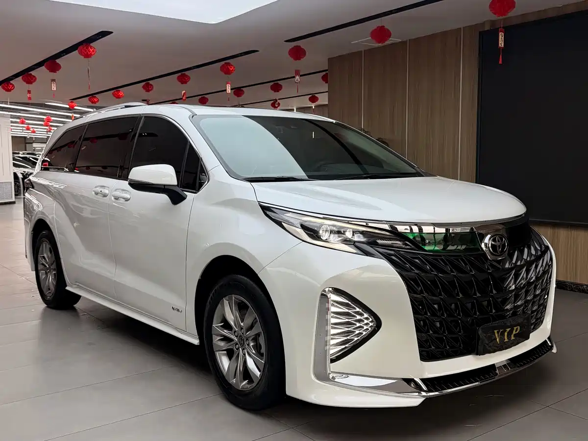 Toyota Sienna 2024 2.5L Hybrid Comfort Edition фото 2