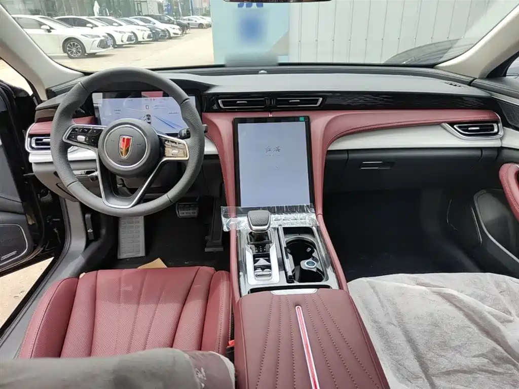 Hongqi H5 2025 2.0T Automatic Qixiang 500,000 Units Commemorative Edition фото 10