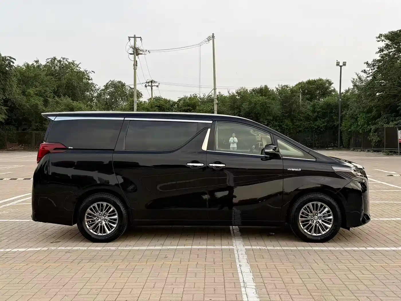 Toyota Alphard 2019 Hybrid 2.5L Premium Edition фото 4