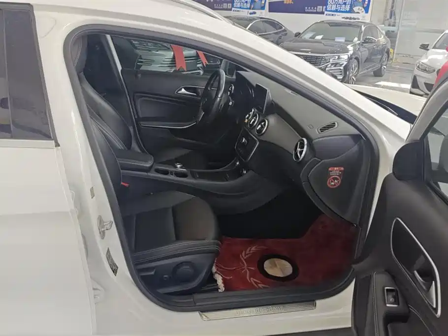 Mercedes-Benz GLA 2015 GLA 200 Dynamic фото 8