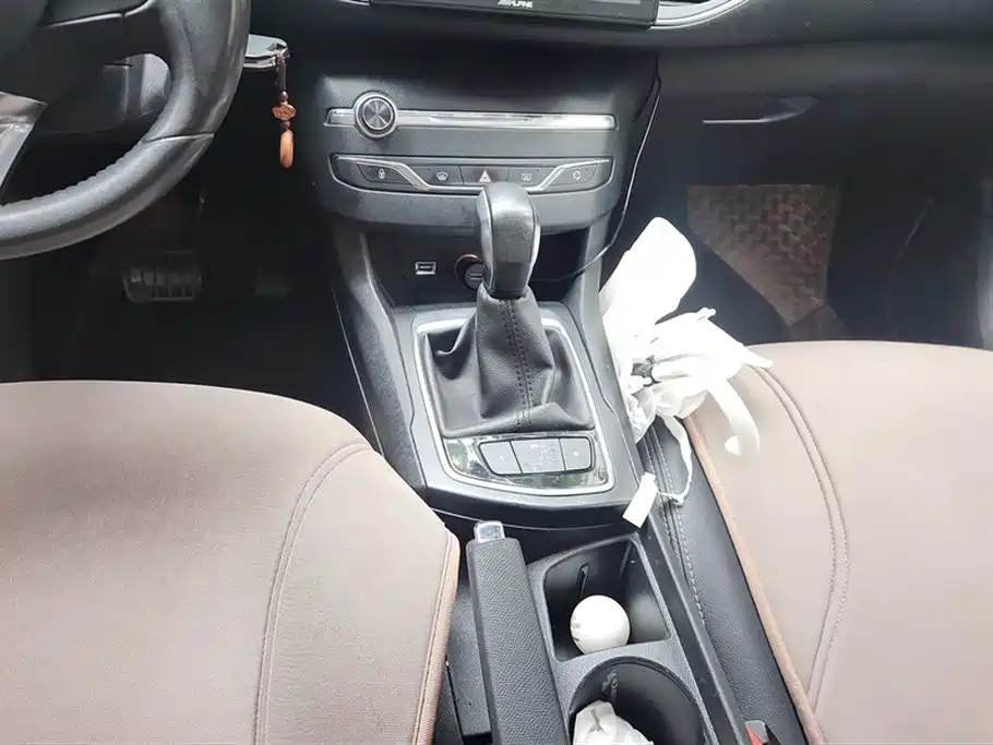 Peugeot 308S 2015 1.2T Auto Dynamic Edition фото 16