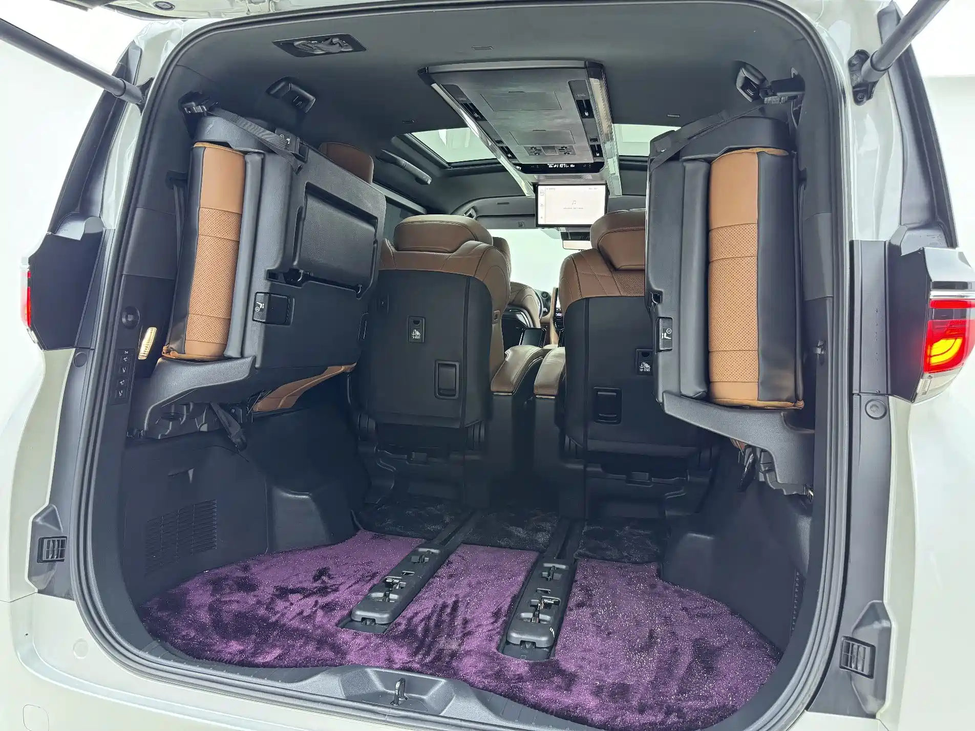Photo 16 - Toyota Vellfire