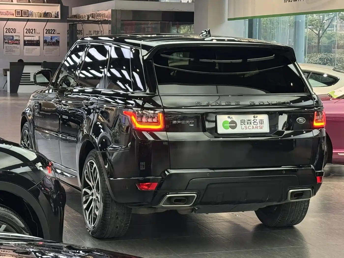 Land Rover Range Rover Sport 2021 3.0 L6 Gloss Black Edition фото 4