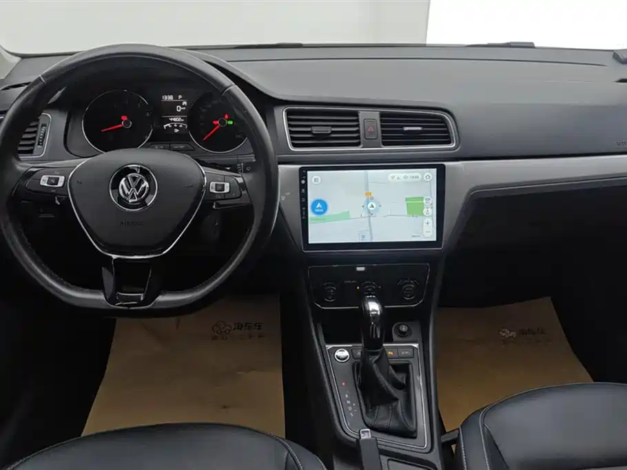 Volkswagen Lavida Tour 2017 180TSI DSG Comfort Edition фото 12