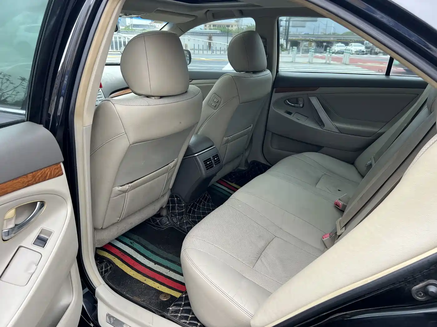 Фото 8 - Toyota Camry