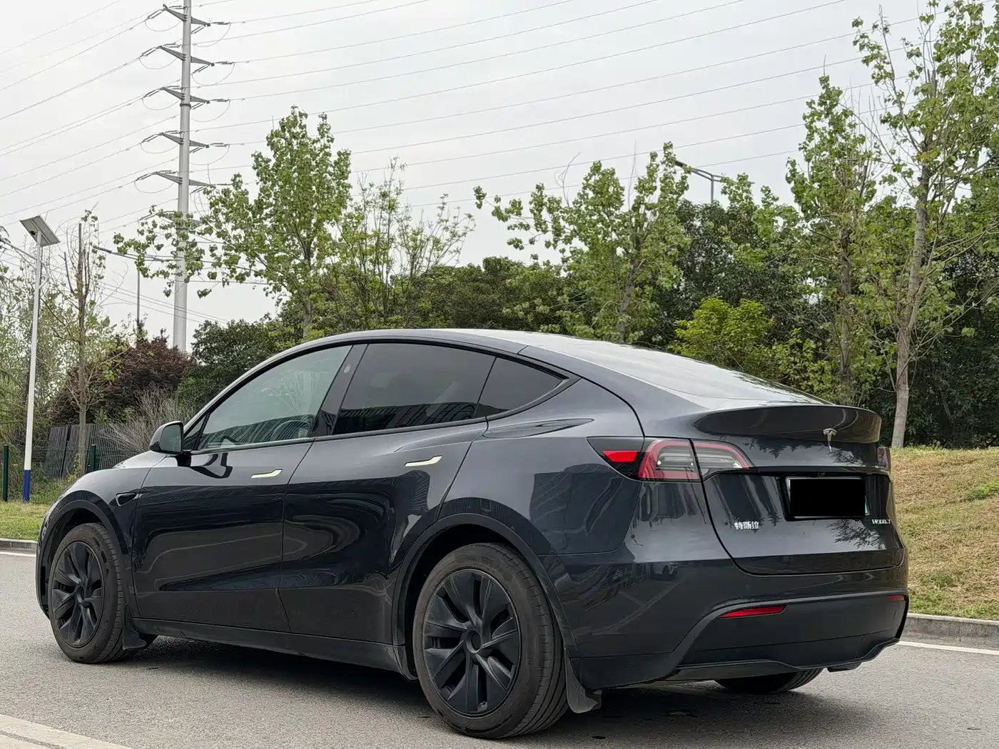 TESLA MODEL Y