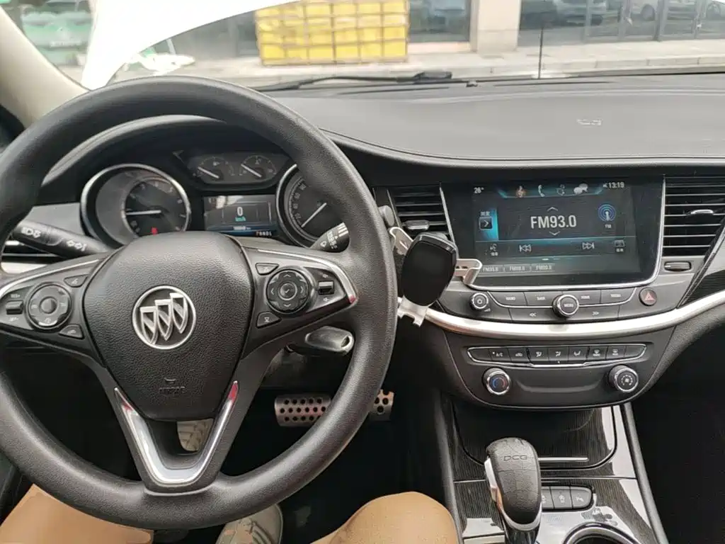 Фото 10 - Buick Verano