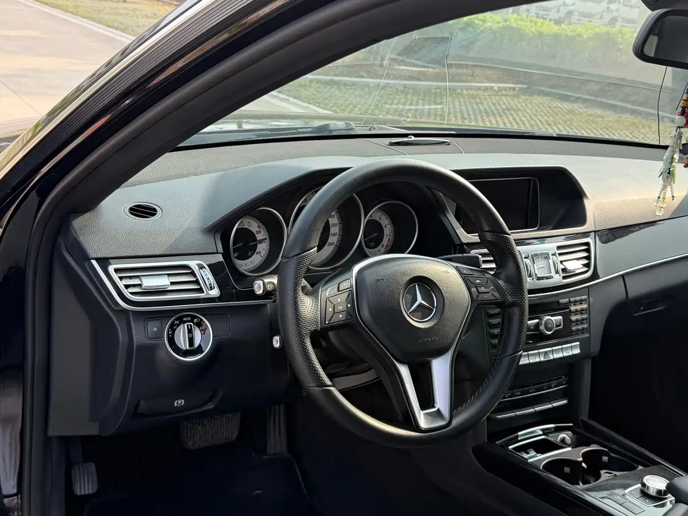 Mercedes-Benz E-Class 2015 E 260 L Sport фото 11