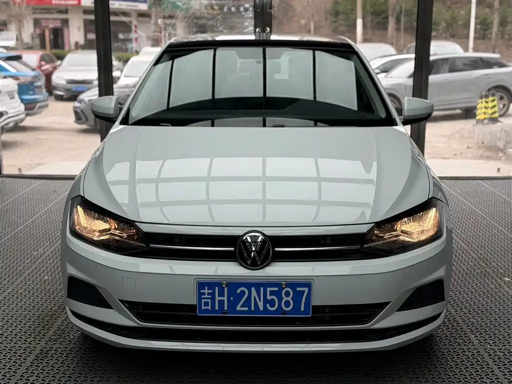 Volkswagen Polo 2023 Plus 1.5L Automatic Panorama Enjoyment Edition фото 2