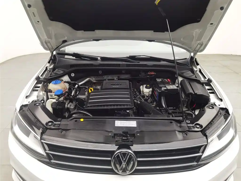 Volkswagen Sagitar 2017 1.6L Manual Comfort фото 6