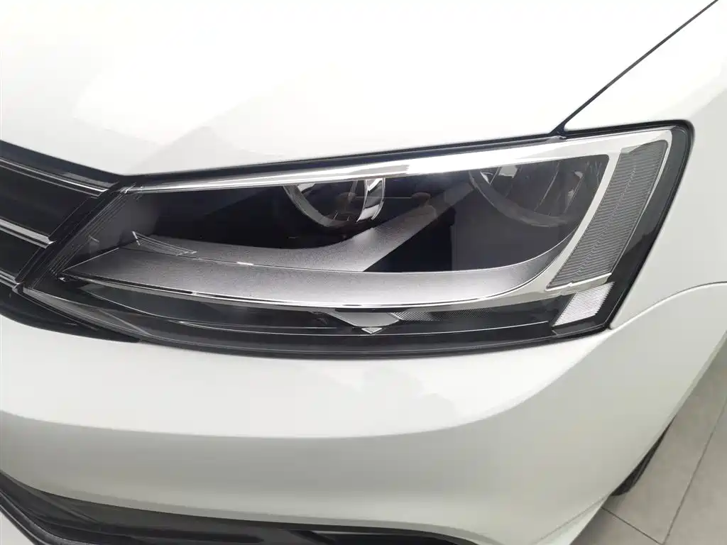 Volkswagen Sagitar 2017 1.6L Manual Comfort фото 7