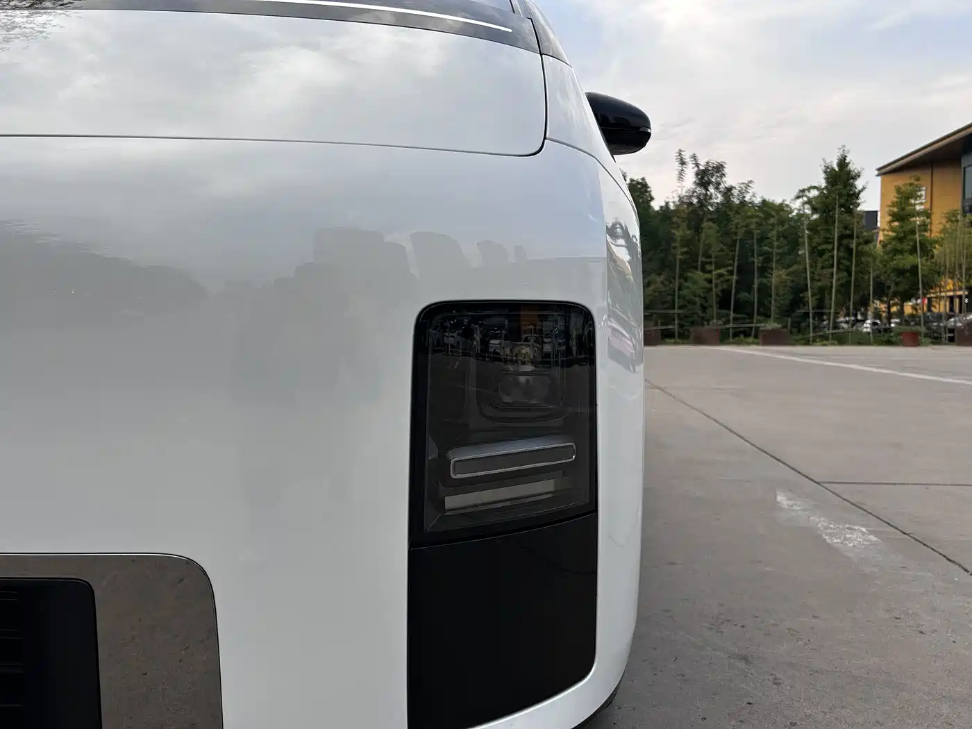 Photo 8 - Li Auto MEGA