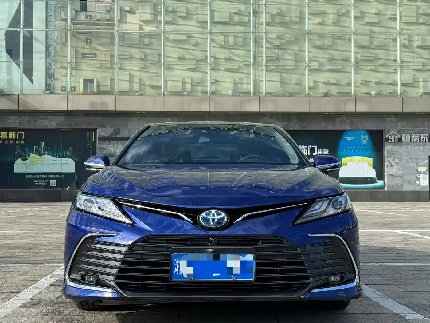 Фото 2 - Toyota Camry