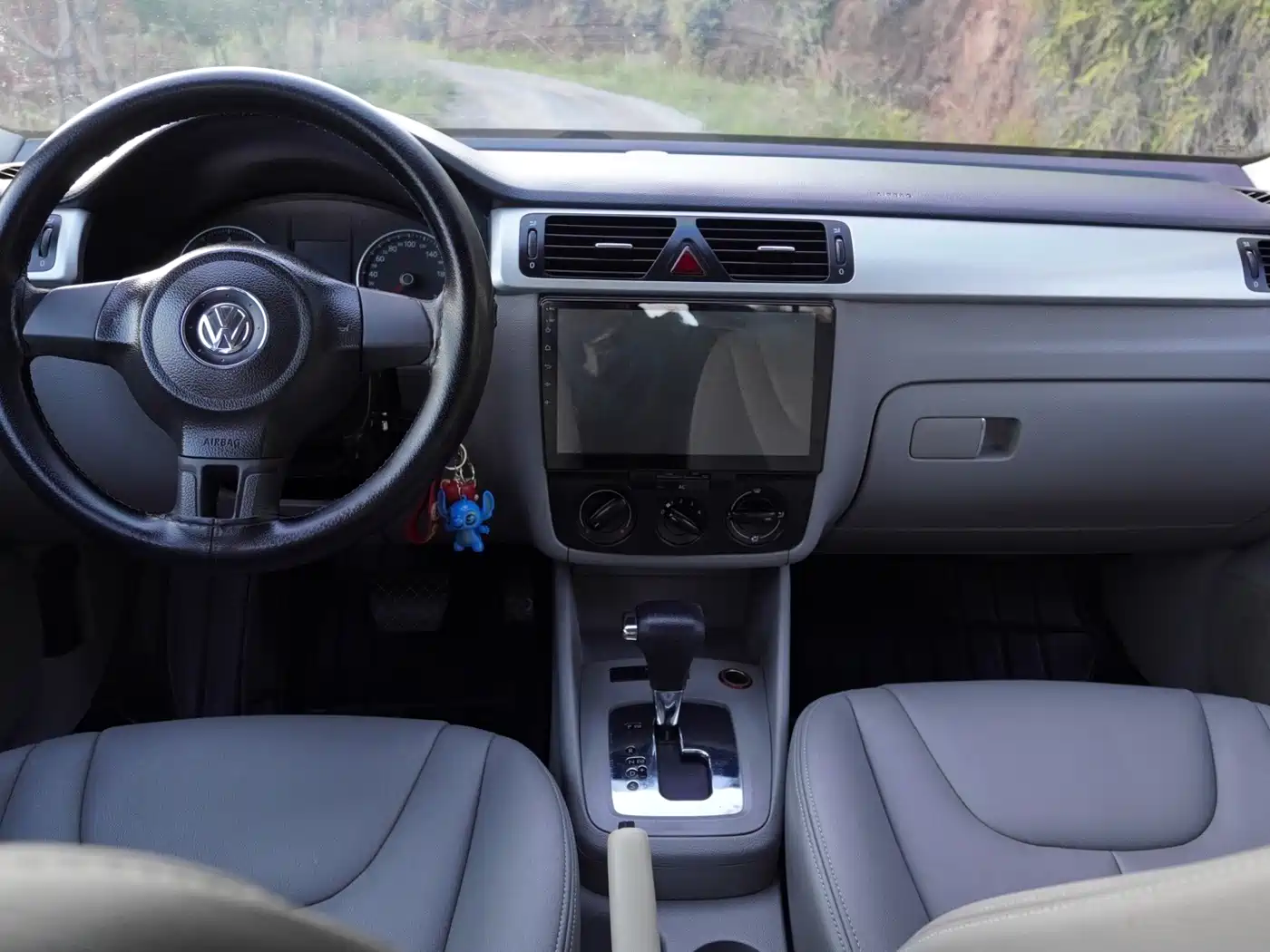 Volkswagen Bora 2012 1.6L Automatic Fashion Value Edition фото 15