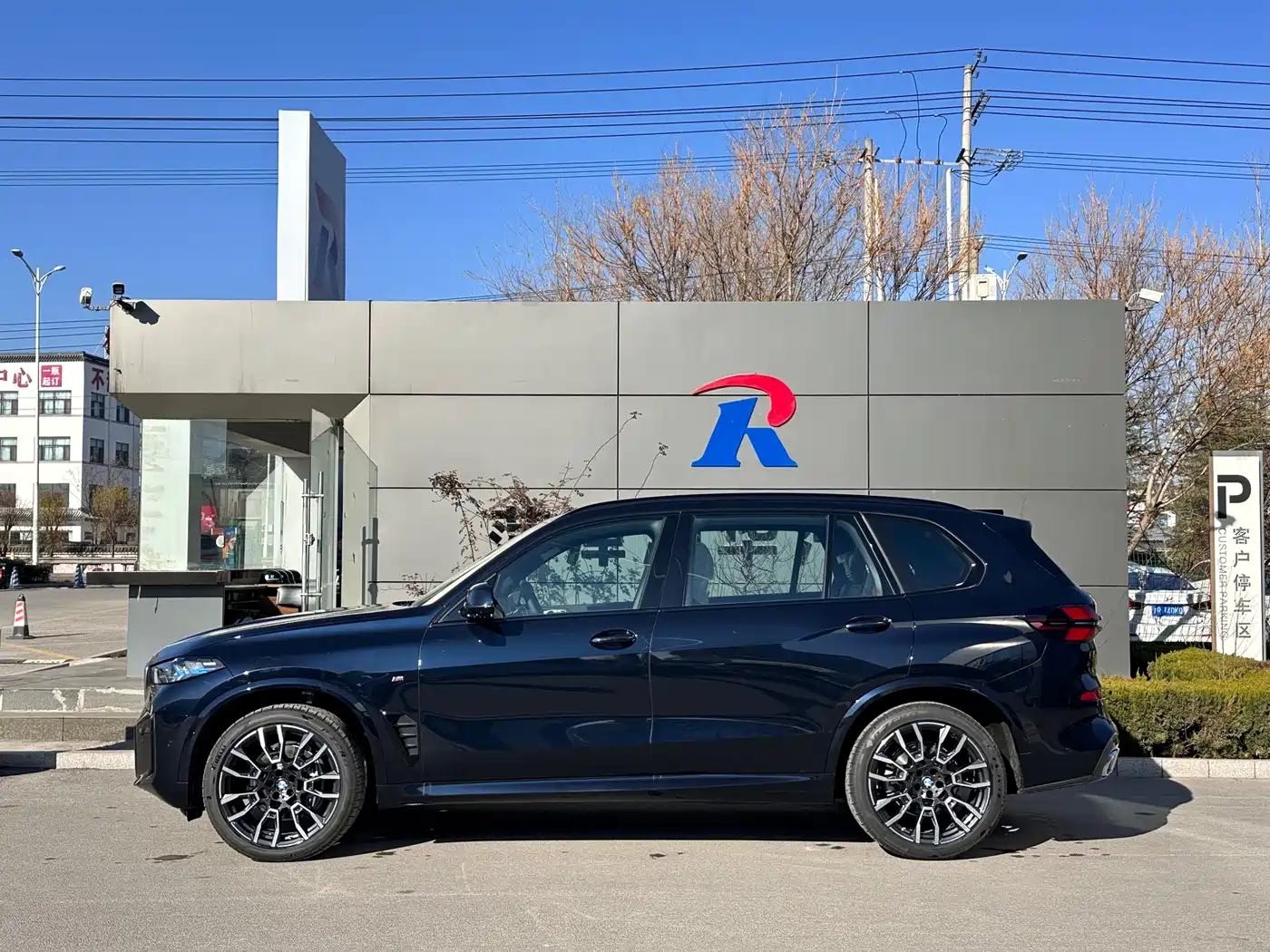 BMW X5 2025 Model xDrive 40Li M Sport Blackout Package фото 3
