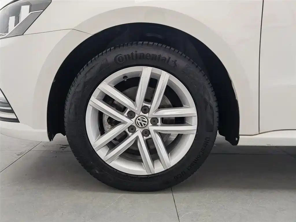 Volkswagen Lavida Tour 2017 180TSI DSG Comfort Edition фото 17