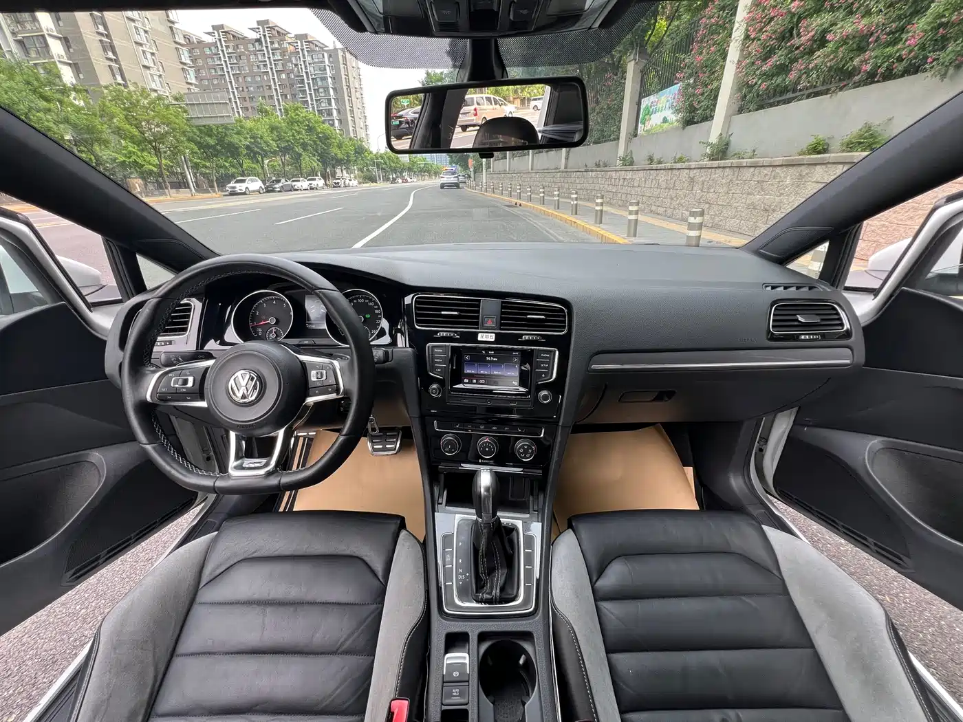 Volkswagen Golf 2016 1.4TSI Automatic R-Line фото 2