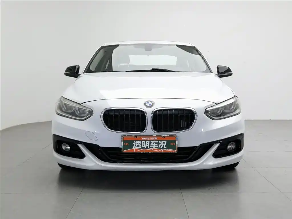 BMW 1 Series 2018 118i Sport Edition фото 3