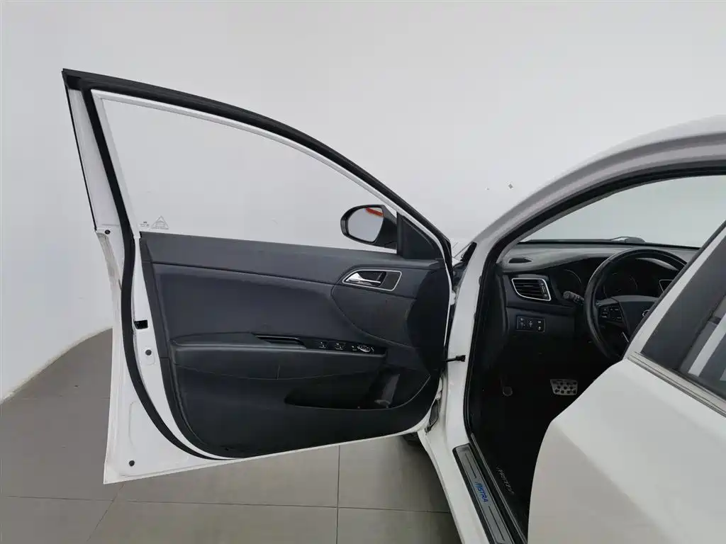 Hyundai Mistra 2014 1.8L Auto Premium DLX фото 8