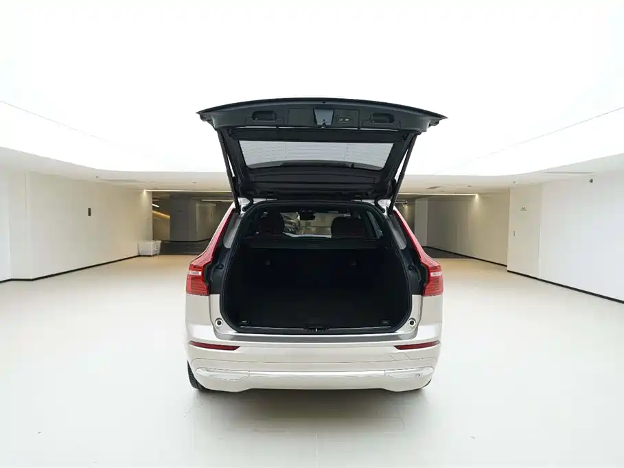 VOLVO XC60 PLUG-IN HYBRID