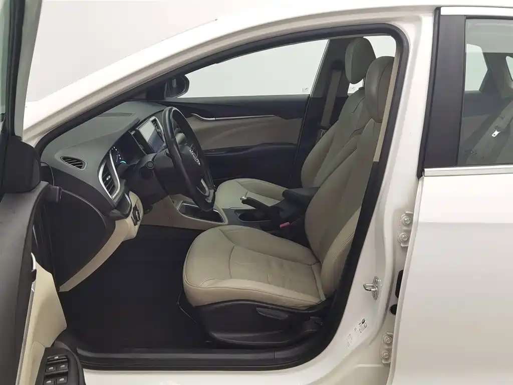 Buick Excelle 2018 15T Manual Elite (China V) фото 10