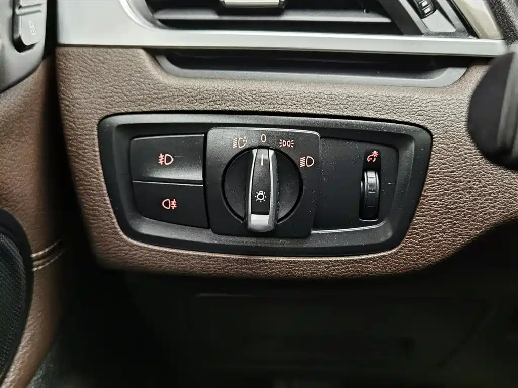 BMW X1 2019 sDrive18Li Premium Model фото 21