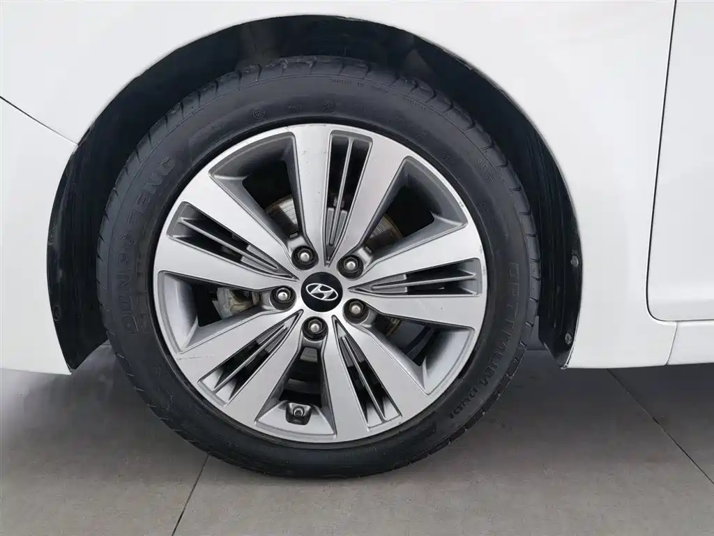 Hyundai Mistra 2014 1.8L Auto Premium DLX фото 17