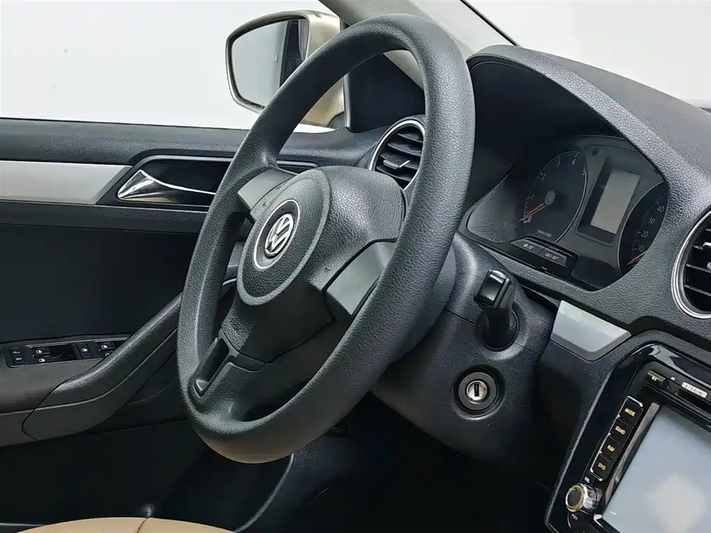 Volkswagen Jetta 2013 1.6L Manual Comfort фото 22