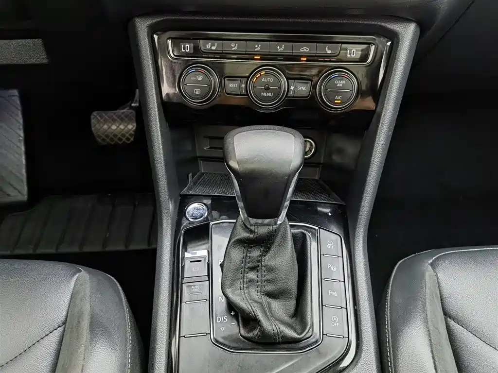 Volkswagen Tiguan L 2019 330TSI Auto 2WD Smart Luxury Edition China V фото 13