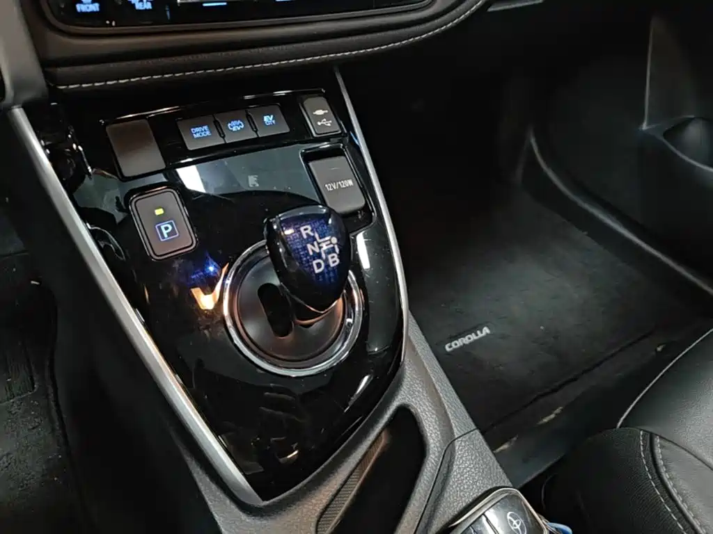Toyota Corolla Twin Engine E+ 2019 2019 1.8L E-CVT Luxury Edition
