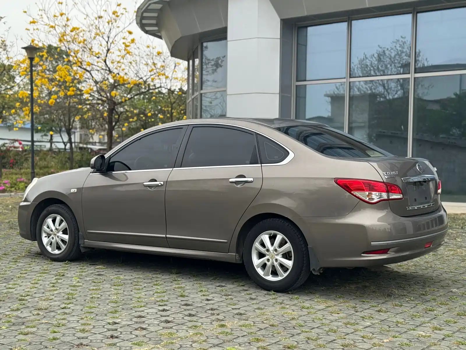 صورة 6 - Nissan Sylphy