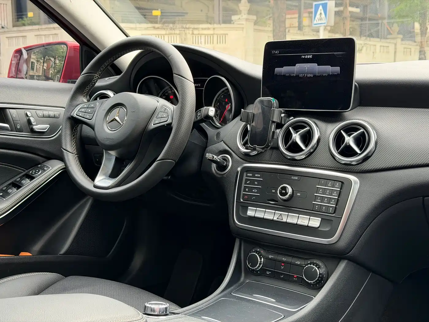 Mercedes-Benz GLA 2018 GLA 200 Dynamic фото 9