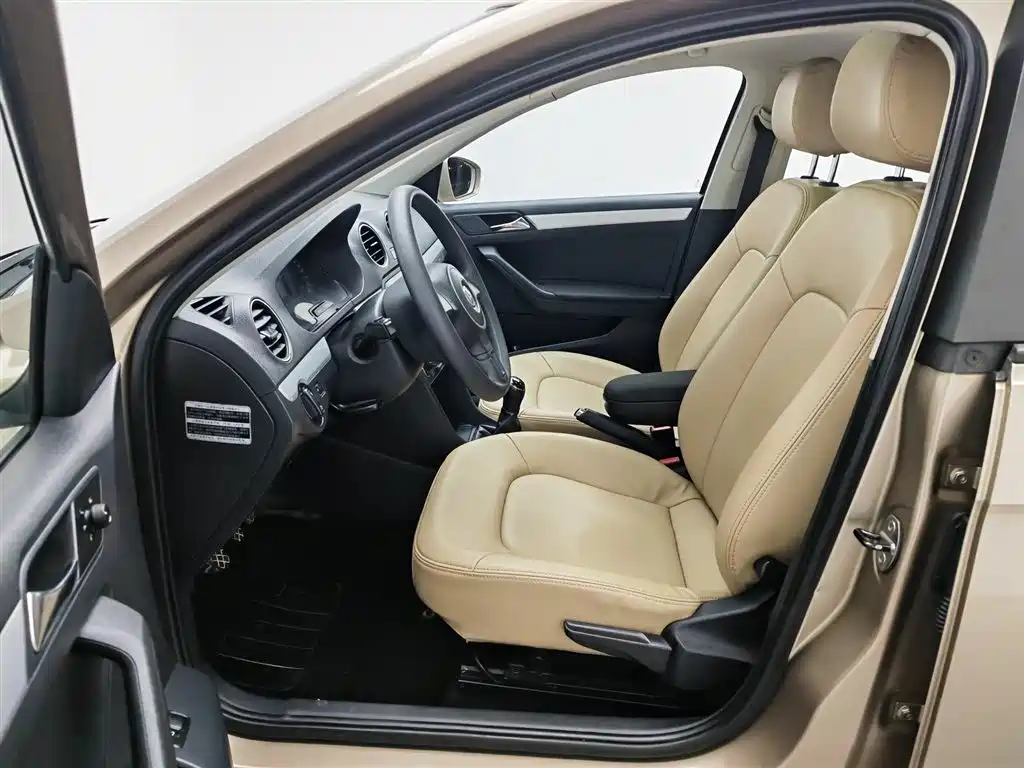 Volkswagen Jetta 2013 1.6L Manual Comfort фото 10
