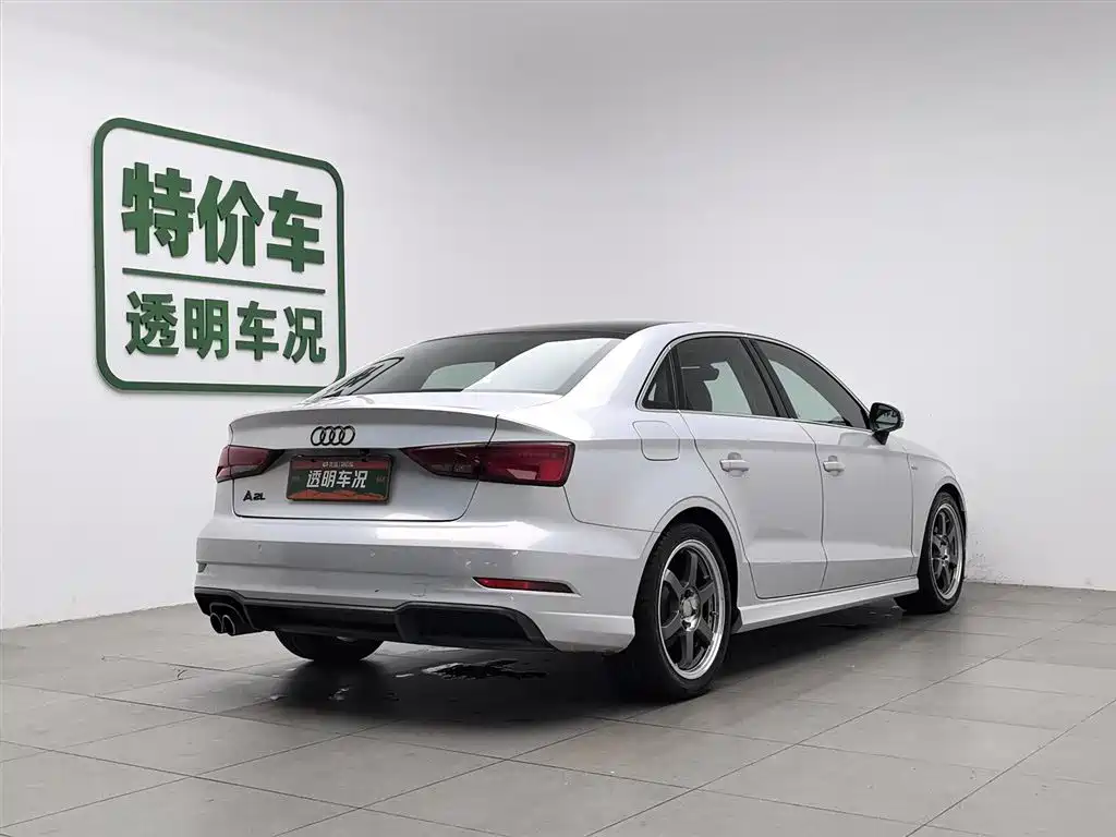 Audi A3 2017 Limousine 35 TFSI Fashion фото 2