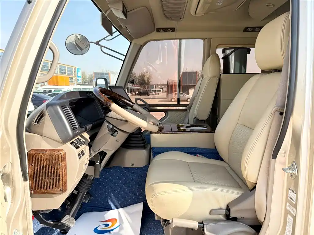 Toyota Coaster 2015 4.0L Luxury Vehicle GRB53L-ZCMEK 20-seater фото 4
