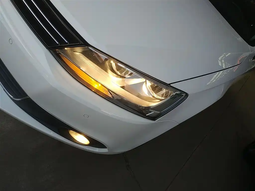 Volkswagen Sagitar 2014 Facelift 1.4TSI Automatic Luxury фото 24
