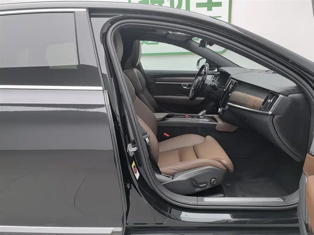 Volvo S90 2023 B5 Intelligent Vision Luxury Edition фото 23