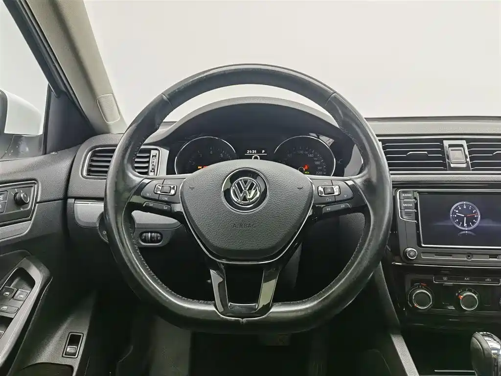 Volkswagen Sagitar 2018 280TSI DSG Spark Edition фото 11