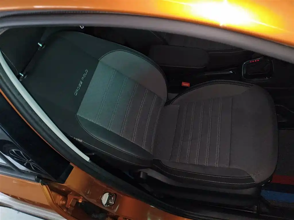 Volkswagen Polo 2014 1.6L Cross Polo Automatic фото 20