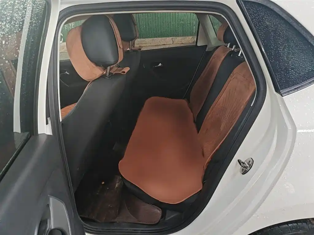 Volkswagen Polo 2016 1.6L Automatic Comfort фото 15
